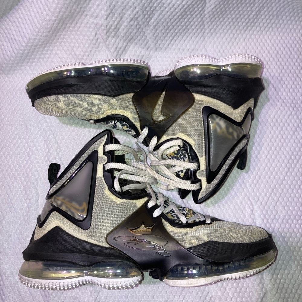 Nike LeBron 19 Black/Metallic Gold/White Size 7.5